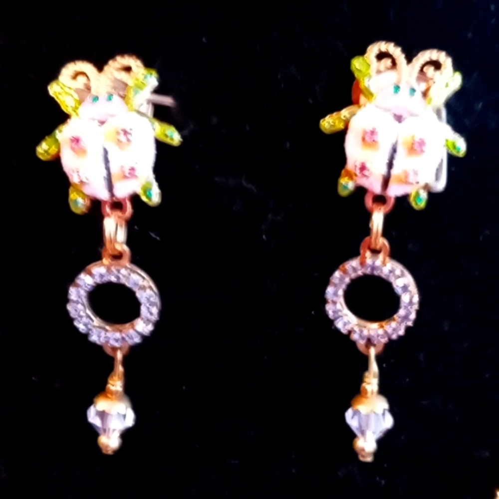 LATR2GO LEADING LADY CLIP EARRINGS